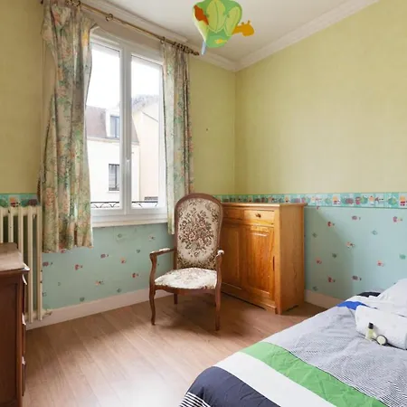 Charming Rustic Red Family By Guestready Holiday home