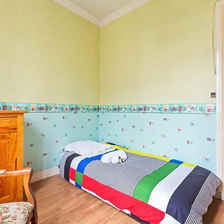 Charming Rustic Red Family By Guestready Charenton-le-Pont