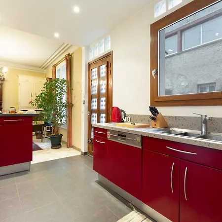 Holiday home Charming Rustic Red Family By Guestready Charenton-le-Pont