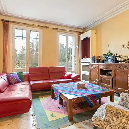 Holiday home Charming Rustic Red Family By Guestready Charenton-le-Pont