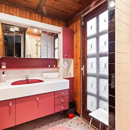 Charming Rustic Red Family By Guestready Holiday home